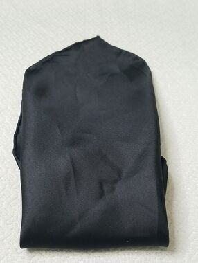 Neiman Marcus mens 100% silk Pocket Square EUC